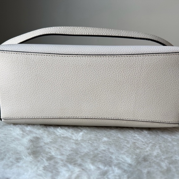 Coach Mollie 25 tote bag in chalk off white with charm - Picture 9 of 12